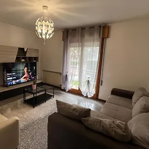 Al Piano Terra Vicino All'aeroporto. Apartamento